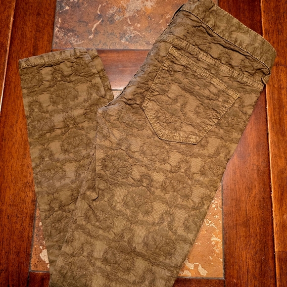 NWT Free People Gold/Tan Floral Lace Skinny Jeans — Size 26 - Picture 2 of 4